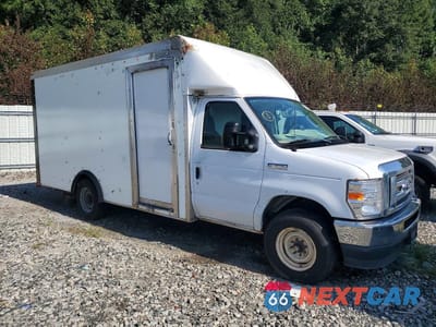 Czwarte zdjęcie samochodu z boku: 2022 FORD E350 DELIVERY TRUCK VIN:1FDWE3FKXNDC08114 - miniatura