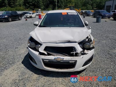 Piąte zdjęcie samochodu w środku: 2016 CHEVROLET SONIC LS VIN:1G1JA6SH2G4115587 - miniatura