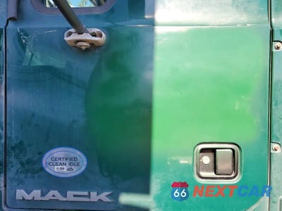 Zdjęcie 7 z 12 samochodu: 2018 MACK CXU612 SEMI TRUCK VIN:1M1AW01X7JM010629 - miniatura