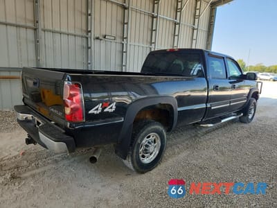 Trzecie zdjęcie samochodu z tyłu: 2005 CHEVROLET SILVERADO K2500 HEAVY DUTY VIN:1GCHK232X5F958220 - miniatura