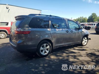 Trzecie zdjęcie samochodu z tyłu: 2017 TOYOTA SIENNA LE VIN:5TDKZ3DC7HS860684 - miniatura