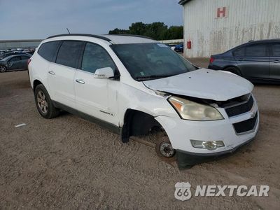 Czwarte zdjęcie samochodu z boku: 2009 CHEVROLET TRAVERSE LT VIN:1GNER23D69S106046 - miniatura