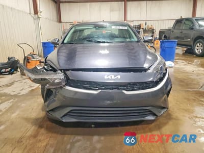 Piąte zdjęcie samochodu w środku: 2023 KIA FORTE LXS VIN:3KPF24AD6PE622794 - miniatura