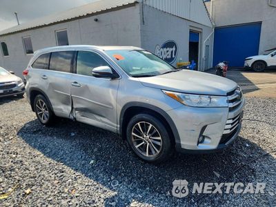 Czwarte zdjęcie samochodu z boku: 2018 TOYOTA HIGHLANDER XLE VIN:5TDJZRFH4JS532359 - miniatura