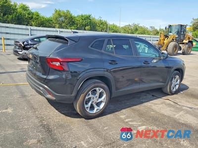 Trzecie zdjęcie samochodu z tyłu: 2026 CHEVROLET TRAX LS VIN:KL77LFEP6TC197223 - miniatura