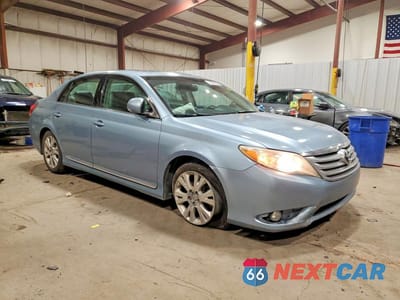 Czwarte zdjęcie samochodu z boku: 2011 TOYOTA AVALON BASE VIN:4T1BK3DB1BU392672 - miniatura
