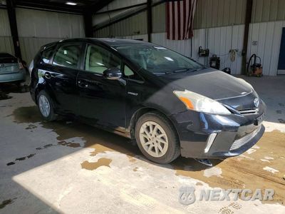 Czwarte zdjęcie samochodu z boku: 2013 TOYOTA PRIUS V THREE VIN:JTDZN3EU8D3286951 - miniatura