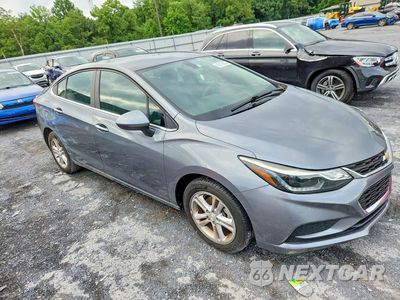 Czwarte zdjęcie samochodu z boku: 2018 CHEVROLET CRUZE LT VIN:1G1BE5SM5J7131448 - miniatura