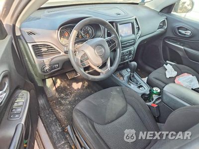 Zdjęcie 8 z 12 samochodu: 2019 JEEP CHEROKEE LATITUDE VIN:1C4PJLCBXKD115193 - miniatura