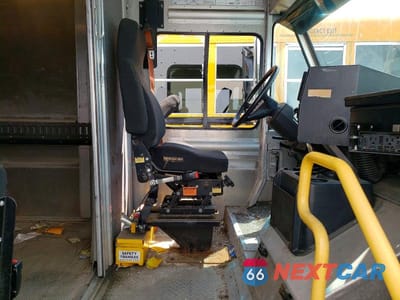 Zdjęcie 7 z 12 samochodu: 2019 FREIGHTLINER MT45G DELIVERY TRUCK VIN:4UZAC2EA7KCLH7510 - miniatura
