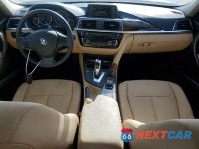 Zdjęcie 8 z 12 samochodu: 2017 BMW 320 VIN:WBA8E1G59HNU14966 - miniatura
