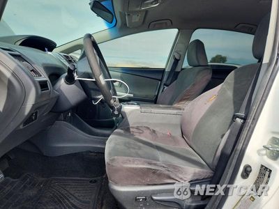 Zdjęcie 7 z 13 samochodu: 2014 TOYOTA PRIUS V THREE VIN:JTDZN3EU4E3364059 - miniatura