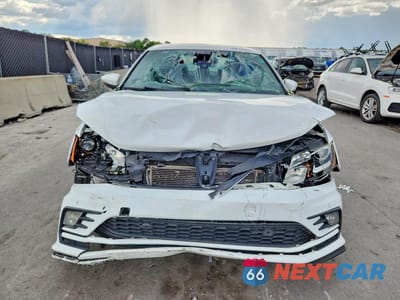 Piąte zdjęcie samochodu w środku: 2016 VOLKSWAGEN JETTA GLI VIN:3VW5T7AJ3GM236014 - miniatura