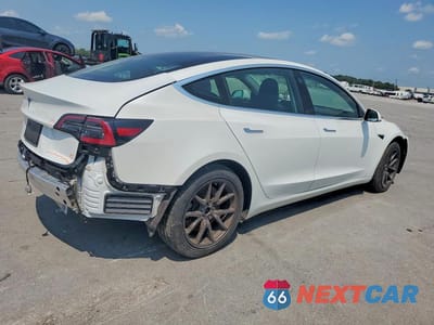 Trzecie zdjęcie samochodu z tyłu: 2019 TESLA MODEL 3 VIN:5YJ3E1EA0KF416009 - miniatura