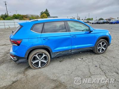 Trzecie zdjęcie samochodu z tyłu: 2025 VOLKSWAGEN TAOS SEL VIN:3VV4C7B2XSM090288 - miniatura
