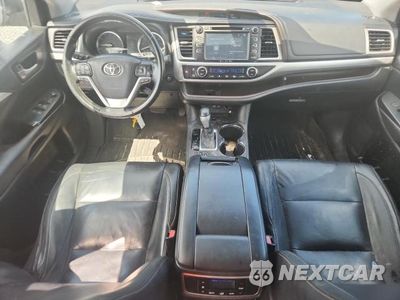 Zdjęcie 8 z 13 samochodu: 2017 TOYOTA HIGHLANDER XLE VIN:5TDKZRFH0HS195753 - miniatura