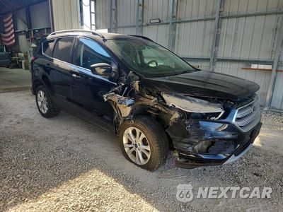 Czwarte zdjęcie samochodu z boku: 2018 FORD ESCAPE SE VIN:1FMCU9GD3JUA21509 - miniatura