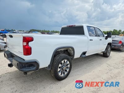 Trzecie zdjęcie samochodu z tyłu: 2025 CHEVROLET SILVERADO K2500 CUSTOM VIN:1GC4KMEY7SF170292 - miniatura