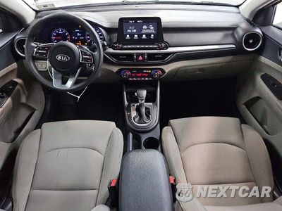 Zdjęcie 8 z 13 samochodu: 2019 KIA FORTE LXS VIN:3KPF24AD6KE045693 - miniatura