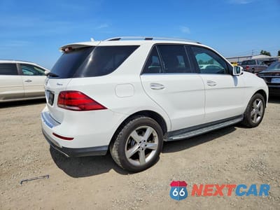 Trzecie zdjęcie samochodu z tyłu: 2017 MERCEDES-BENZ GLE 350 4MATIC VIN:4JGDA5HB0HA850035 - miniatura