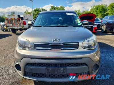 Piąte zdjęcie samochodu w środku: 2018 KIA SOUL BASE VIN:KNDJN2A22J7592110 - miniatura
