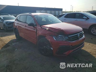 Czwarte zdjęcie samochodu z boku: 2024 VOLKSWAGEN TIGUAN SE R-LINE BLACK VIN:3VV8B7AX9RM032300 - miniatura