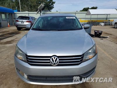 Piąte zdjęcie samochodu w środku: 2014 VOLKSWAGEN PASSAT S VIN:1VWAP7A34EC009708 - miniatura