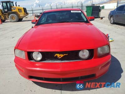Piąte zdjęcie samochodu w środku: 2005 FORD MUSTANG GT VIN:1ZVHT82H855228797 - miniatura
