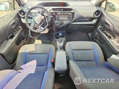 Zdjęcie 8 z 12 samochodu: 2018 TOYOTA PRIUS C TWO VIN:JTDKDTB31J1599833 - miniatura