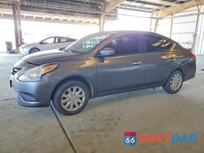 2018 NISSAN VERSA SV 3N1CN7AP3JL852871 - główne zdjęcie licytacji z USA - miniatura