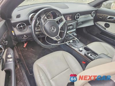 Zdjęcie 8 z 12 samochodu: 2013 MERCEDES-BENZ SLK 250 VIN:WDDPK4HA3DF055483 - miniatura