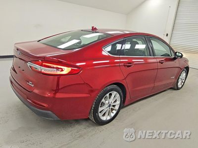 Trzecie zdjęcie samochodu z tyłu: 2019 FORD FUSION SE VIN:3FA6P0LU9KR240970 - miniatura