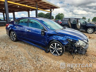 Czwarte zdjęcie samochodu z boku: 2017 NISSAN ALTIMA 2.5 SR VIN:1N4AL3AP1HC498427 - miniatura
