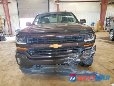 Piąte zdjęcie samochodu w środku: 2018 CHEVROLET SILVERADO K1500 LT VIN:1GCVKREH2JZ197978 - miniatura