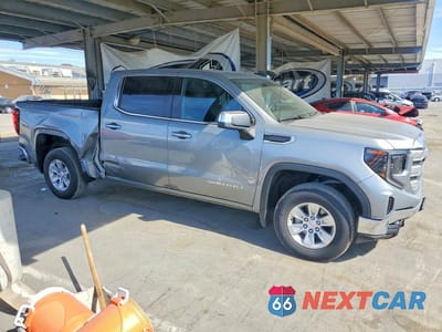 Czwarte zdjęcie samochodu z boku: 2024 GMC SIERRA K1500 SLE VIN:3GTPUBEK8RG226286 - miniatura