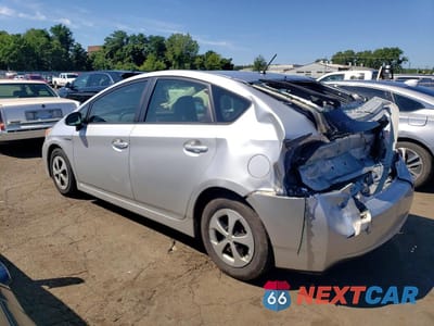 Drugie zdjęcie samochodu z przodu: 2015 TOYOTA PRIUS TWO VIN:JTDKN3DU6F0414353 - miniatura