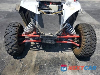 Zdjęcie 9 z 10 samochodu: 2014 POLARIS RZR 4 1000 XP VIN:4XA6T1EA3EB203086 - miniatura