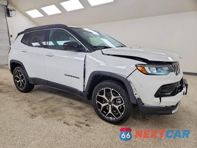 Czwarte zdjęcie samochodu z boku: 2026 JEEP COMPASS LIMITED VIN:3C4NJDCN8TT270716 - miniatura