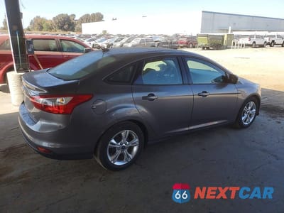Trzecie zdjęcie samochodu z tyłu: 2014 FORD FOCUS SE VIN:1FADP3F26EL265203 - miniatura