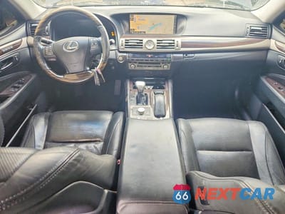 Zdjęcie 8 z 13 samochodu: 2016 LEXUS LS 460 VIN:JTHCL5EF1G5026763 - miniatura