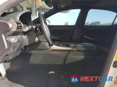 Zdjęcie 7 z 12 samochodu: 2015 LEXUS IS 350 VIN:JTHBE1D28F5019353 - miniatura