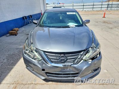 Piąte zdjęcie samochodu w środku: 2017 NISSAN ALTIMA 2.5 SR VIN:1N4AL3AP4HC133272 - miniatura
