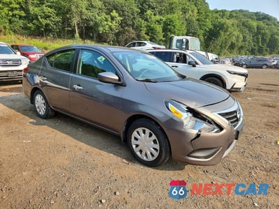 Czwarte zdjęcie samochodu z boku: 2017 NISSAN VERSA 1.6 SV VIN:3N1CN7AP5HL858049 - miniatura