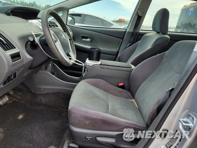 Zdjęcie 7 z 12 samochodu: 2012 TOYOTA PRIUS V THREE VIN:JTDZN3EU2C3019769 - miniatura