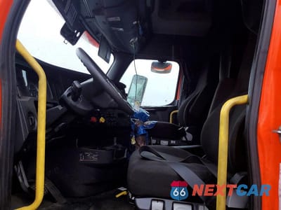 Zdjęcie 7 z 14 samochodu: 2023 FREIGHTLINER CASCADIA 126 VIN:3AKJHHDR0PSNT8787 - miniatura