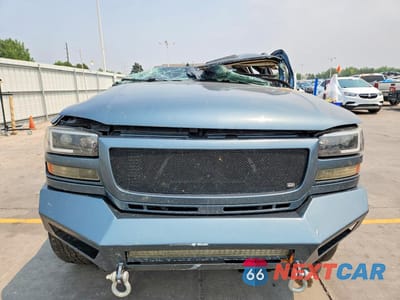 Piąte zdjęcie samochodu w środku: 2006 GMC SIERRA K2500 HEAVY DUTY VIN:1GTHK23D06F180142 - miniatura
