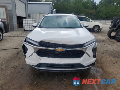 Piąte zdjęcie samochodu w środku: 2025 CHEVROLET TRAX 1LT VIN:KL77LHEP4SC232299 - miniatura
