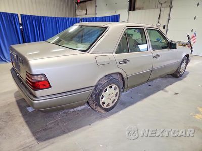 Trzecie zdjęcie samochodu z tyłu: 1995 MERCEDES-BENZ E 320 BASE VIN:WDBEA32E8SC225845 - miniatura