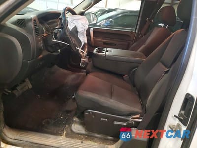 Zdjęcie 7 z 12 samochodu: 2010 GMC SIERRA K1500 SLE VIN:1GTSKVE31AZ143667 - miniatura