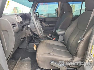 Zdjęcie 7 z 13 samochodu: 2017 JEEP WRANGLER UNLIMITED SPORT VIN:1C4BJWDG2HL556255 - miniatura